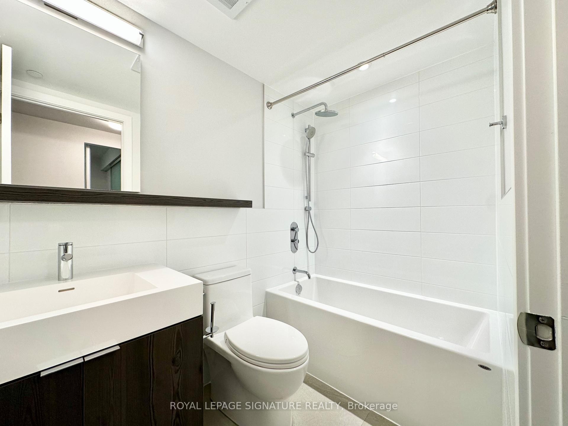 210-664 Spadina Avenue, Toronto, ON - Indoor Photo Showing Bathroom