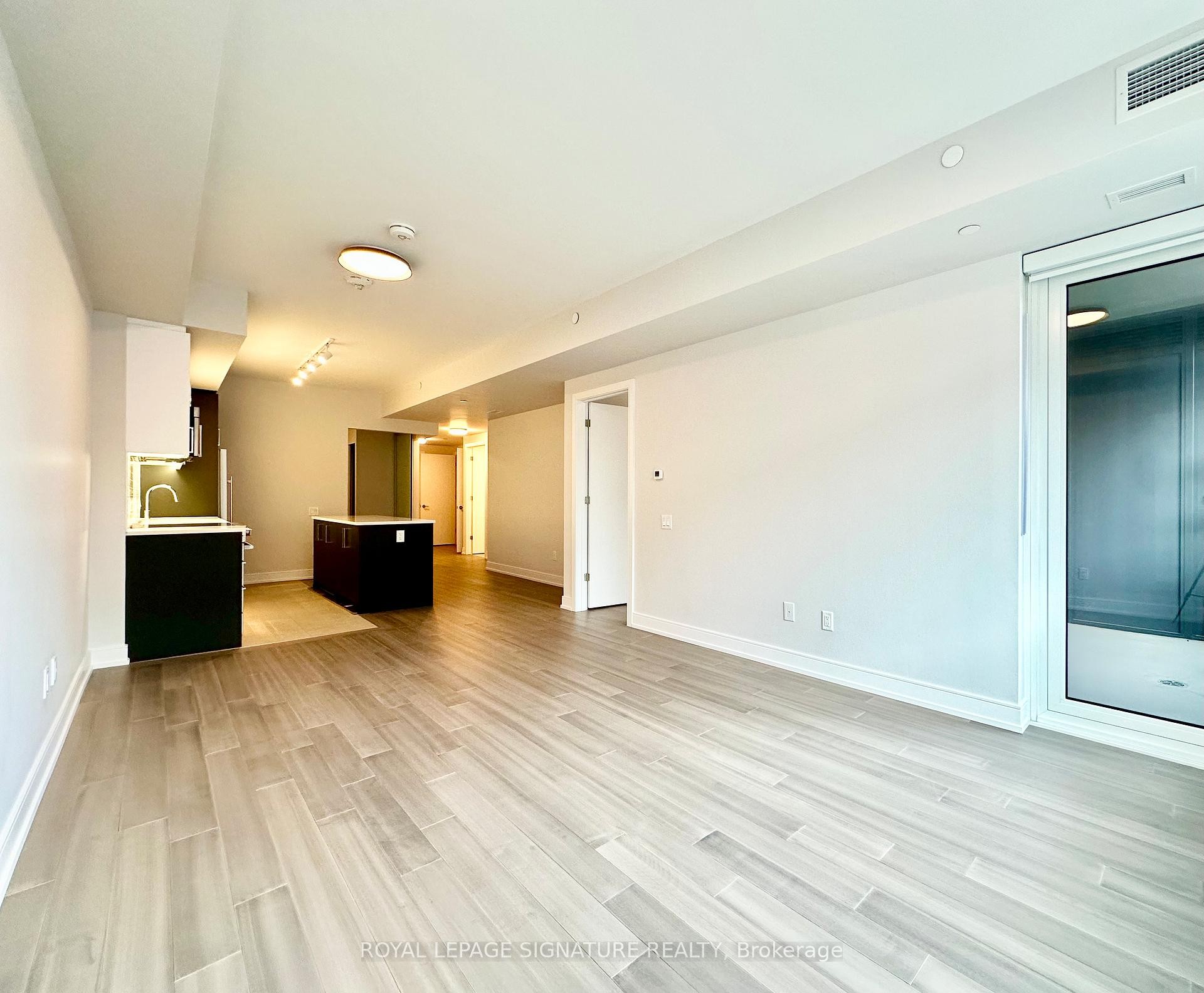 210-664 Spadina Avenue, Toronto, ON - Indoor