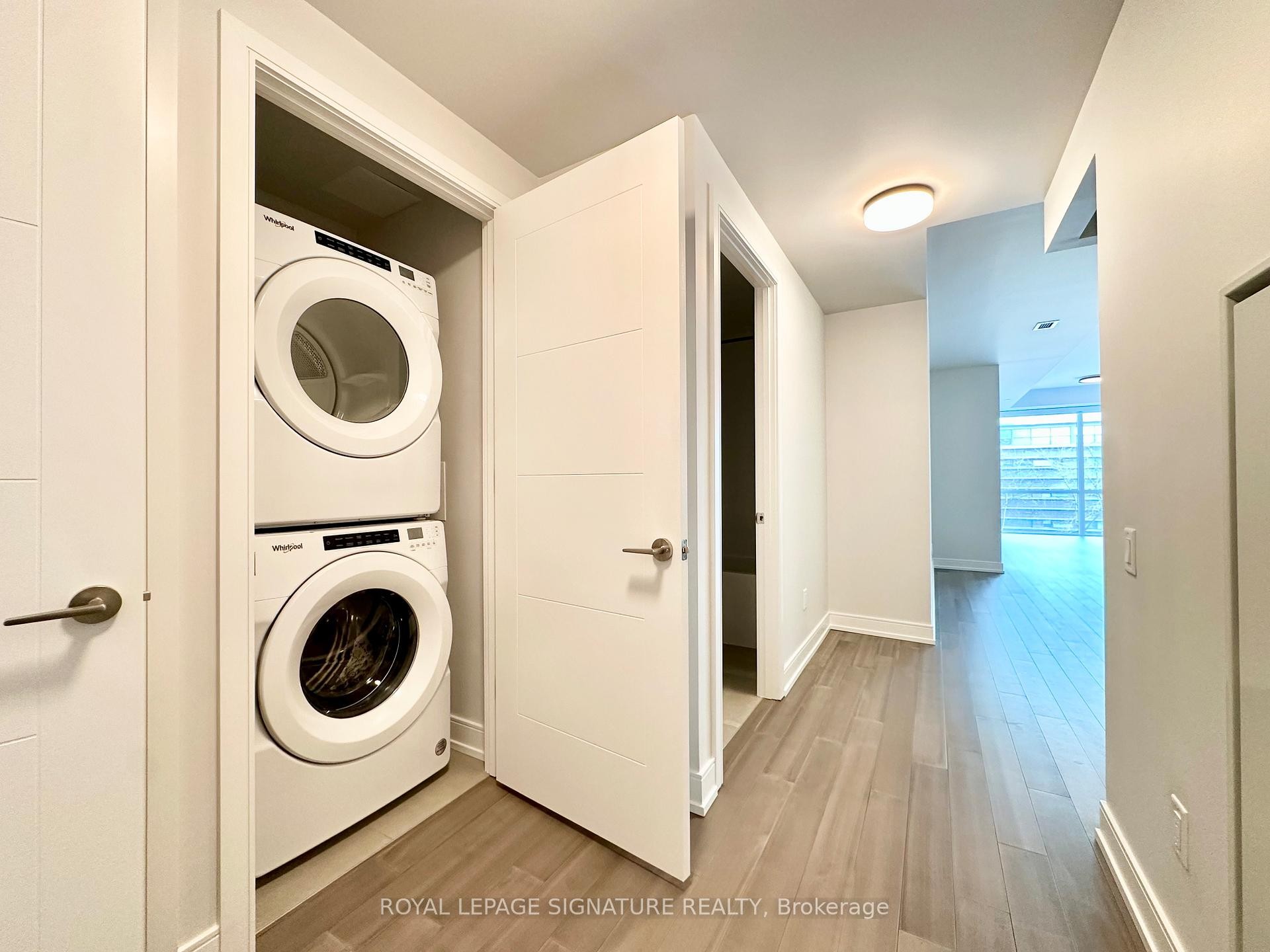 313-664 Spadina Avenue, Toronto, ON - Indoor Photo Showing Laundry Room