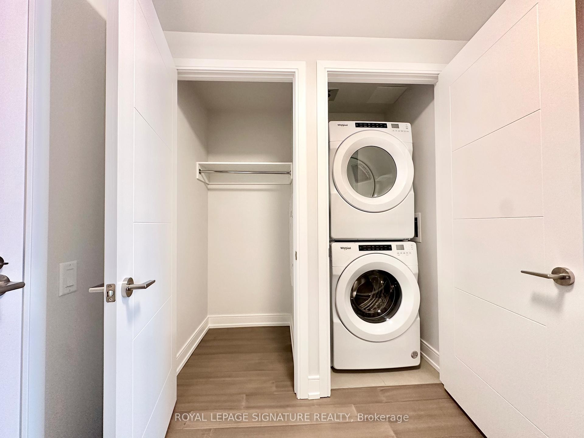 313-664 Spadina Avenue, Toronto, ON - Indoor Photo Showing Laundry Room