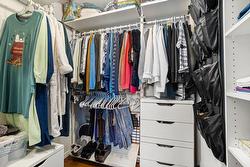 Walk-in closet -