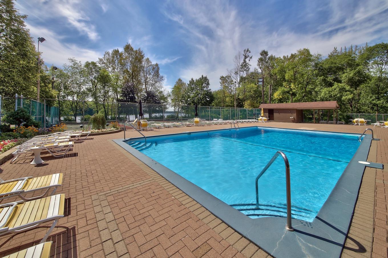 Piscine - 601-4560 Prom. Paton, Laval (Chomedey), QC - Outdoor With In Ground Pool With Backyard