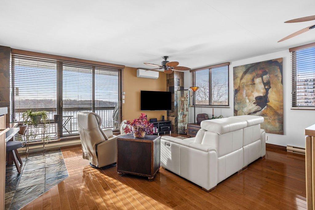 Salon - 601-4560 Prom. Paton, Laval (Chomedey), QC - Indoor Photo Showing Living Room