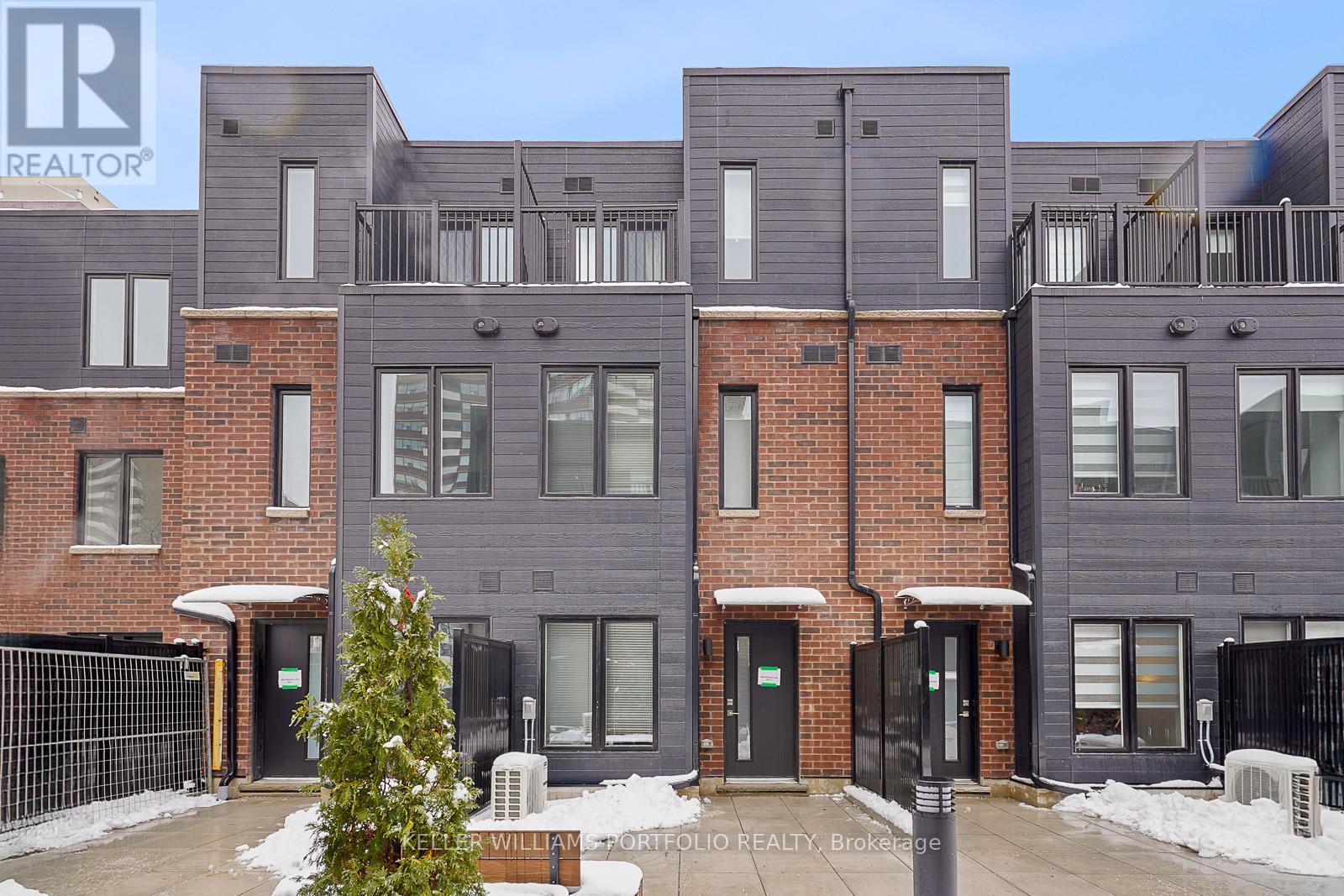 4 - 3069 Pharmacy Avenue, Toronto, ON - Outdoor