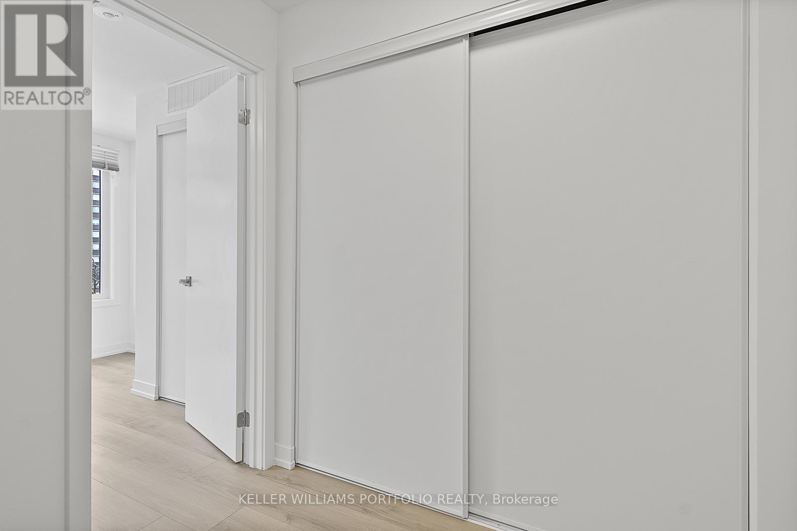 4 - 3069 Pharmacy Avenue, Toronto, ON - Indoor Photo Showing Other Room