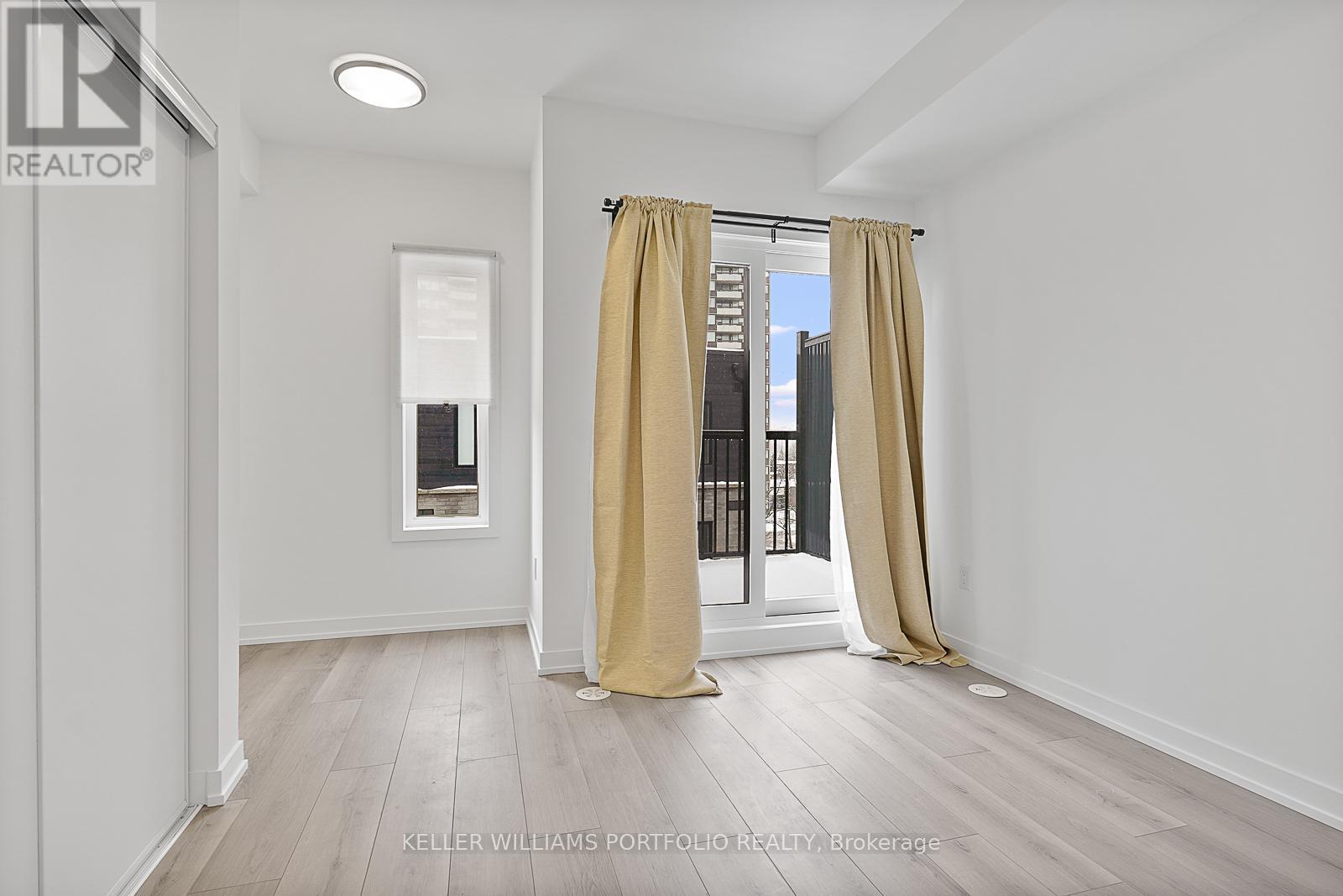 4 - 3069 Pharmacy Avenue, Toronto, ON - Indoor Photo Showing Other Room