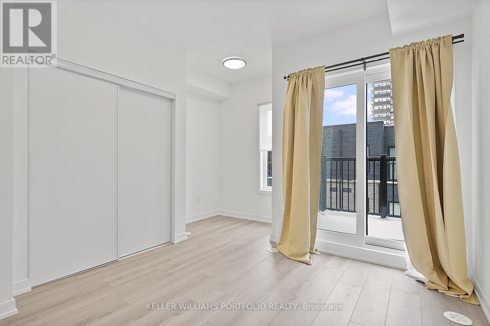 4 - 3069 Pharmacy Avenue, Toronto, ON - Indoor Photo Showing Other Room