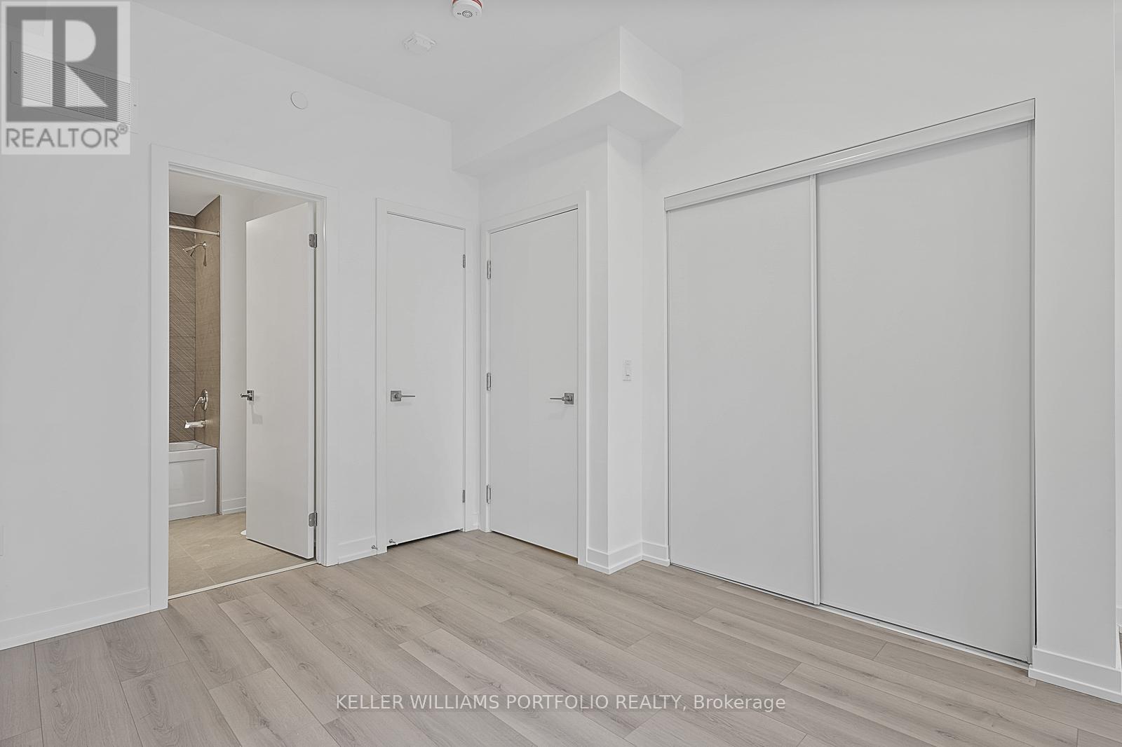 4 - 3069 Pharmacy Avenue, Toronto, ON - Indoor Photo Showing Other Room