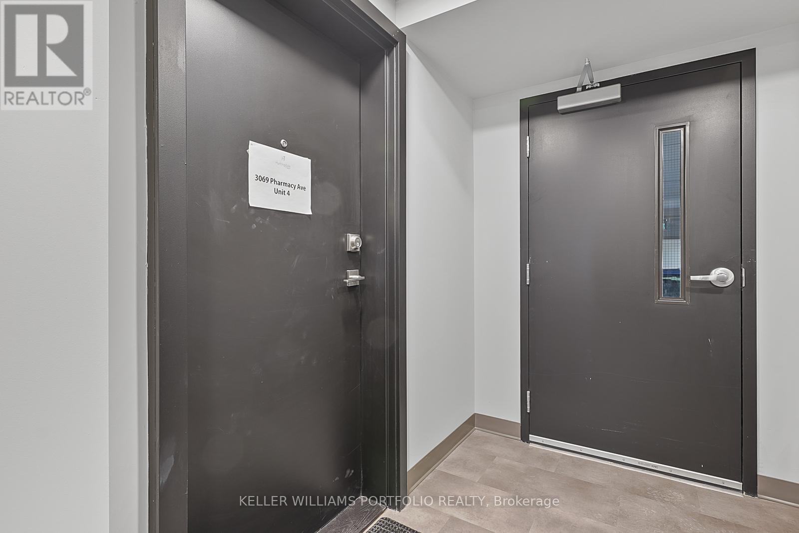 4 - 3069 Pharmacy Avenue, Toronto, ON - Indoor Photo Showing Other Room