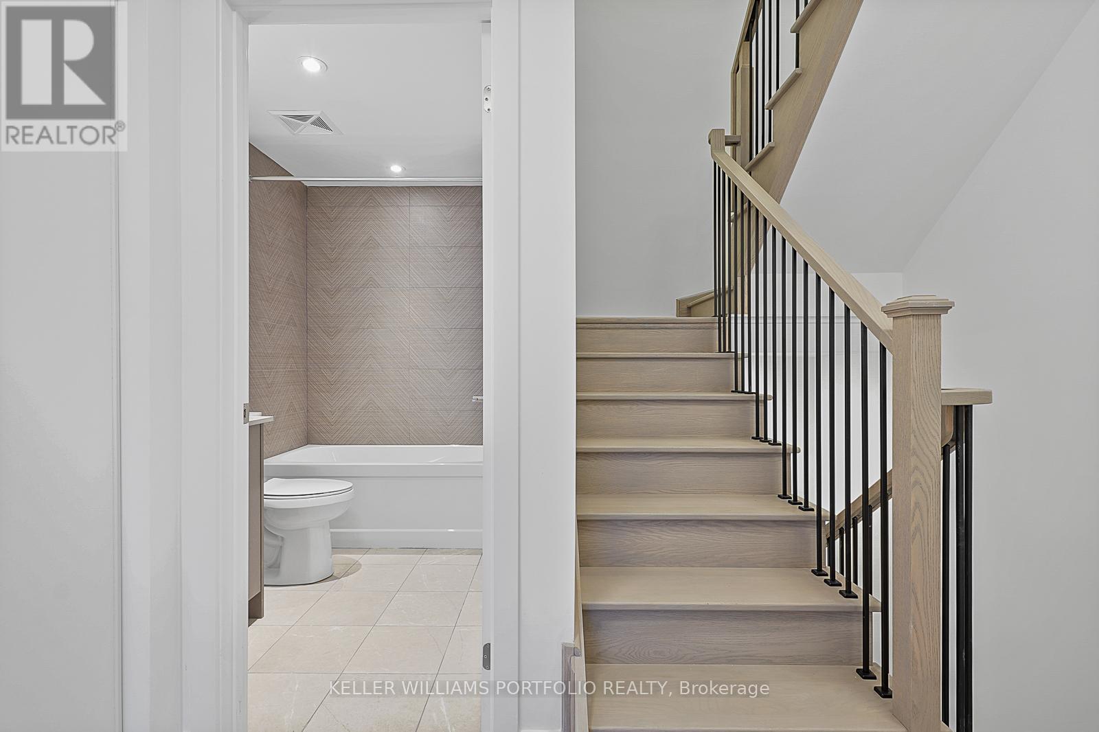 4 - 3069 Pharmacy Avenue, Toronto, ON - Indoor Photo Showing Other Room