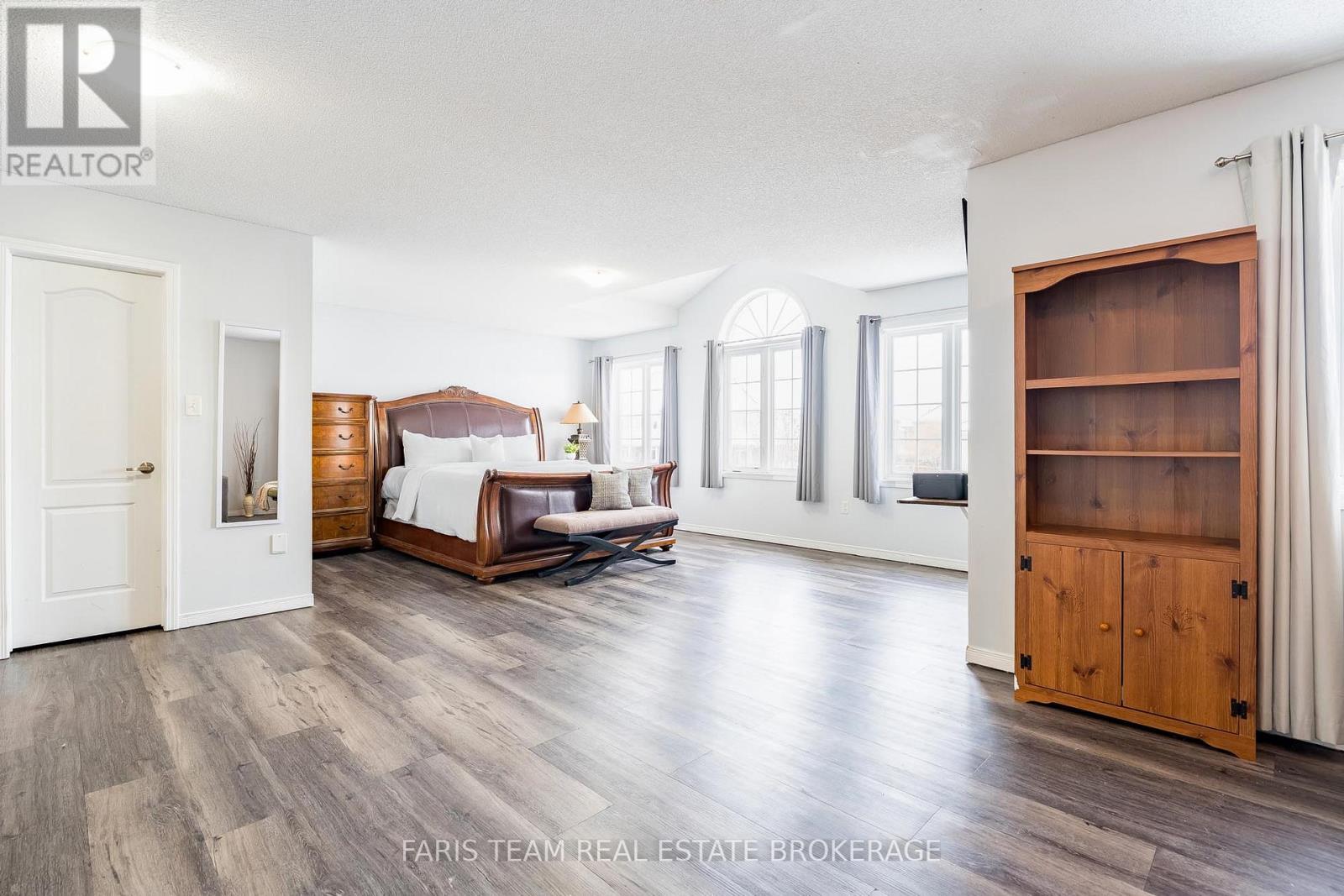1373 Hunter Street, Innisfil, ON - Indoor Photo Showing Bedroom