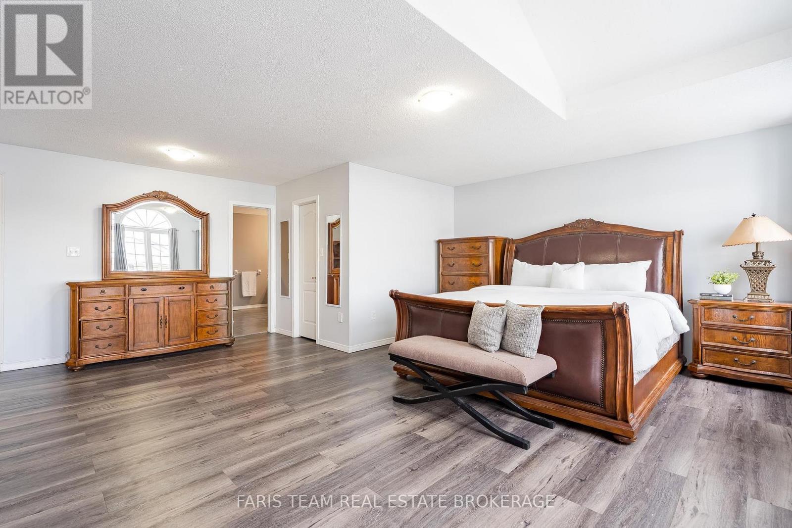 1373 Hunter Street, Innisfil, ON - Indoor Photo Showing Bedroom