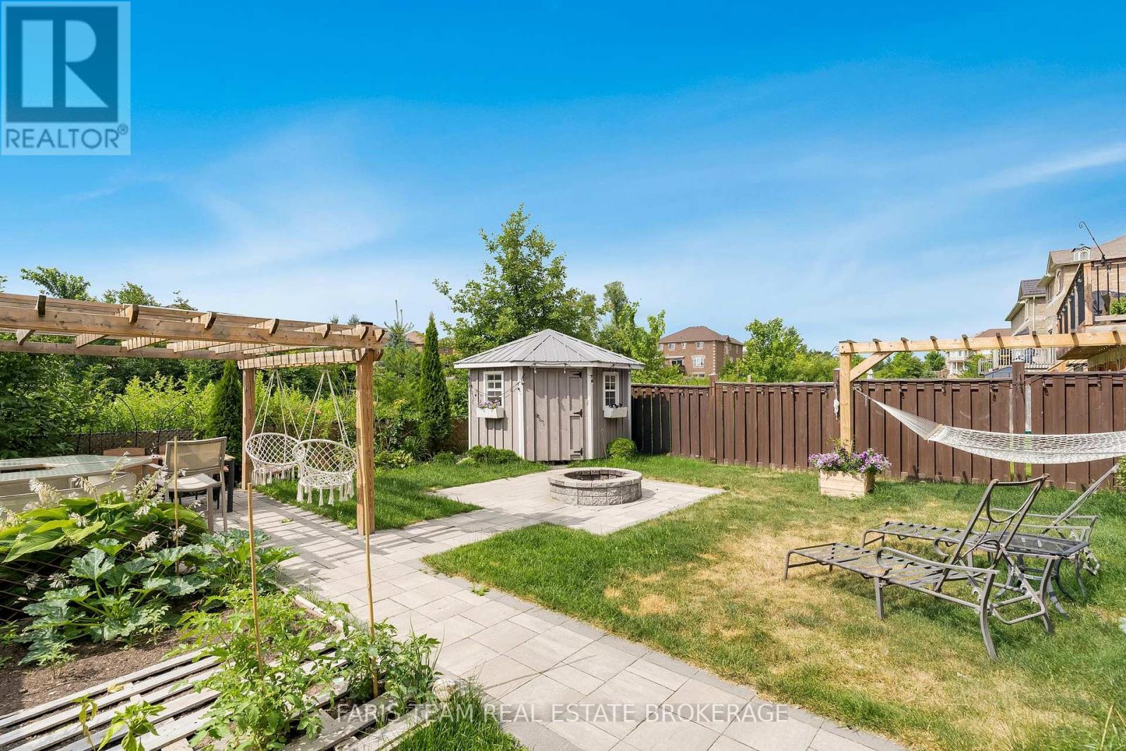 1373 Hunter Street, Innisfil, ON - Outdoor With Backyard