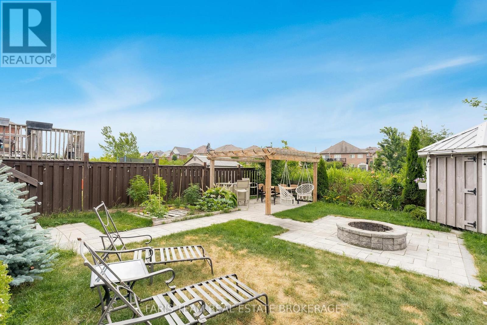 1373 Hunter Street, Innisfil, ON - Outdoor With Backyard