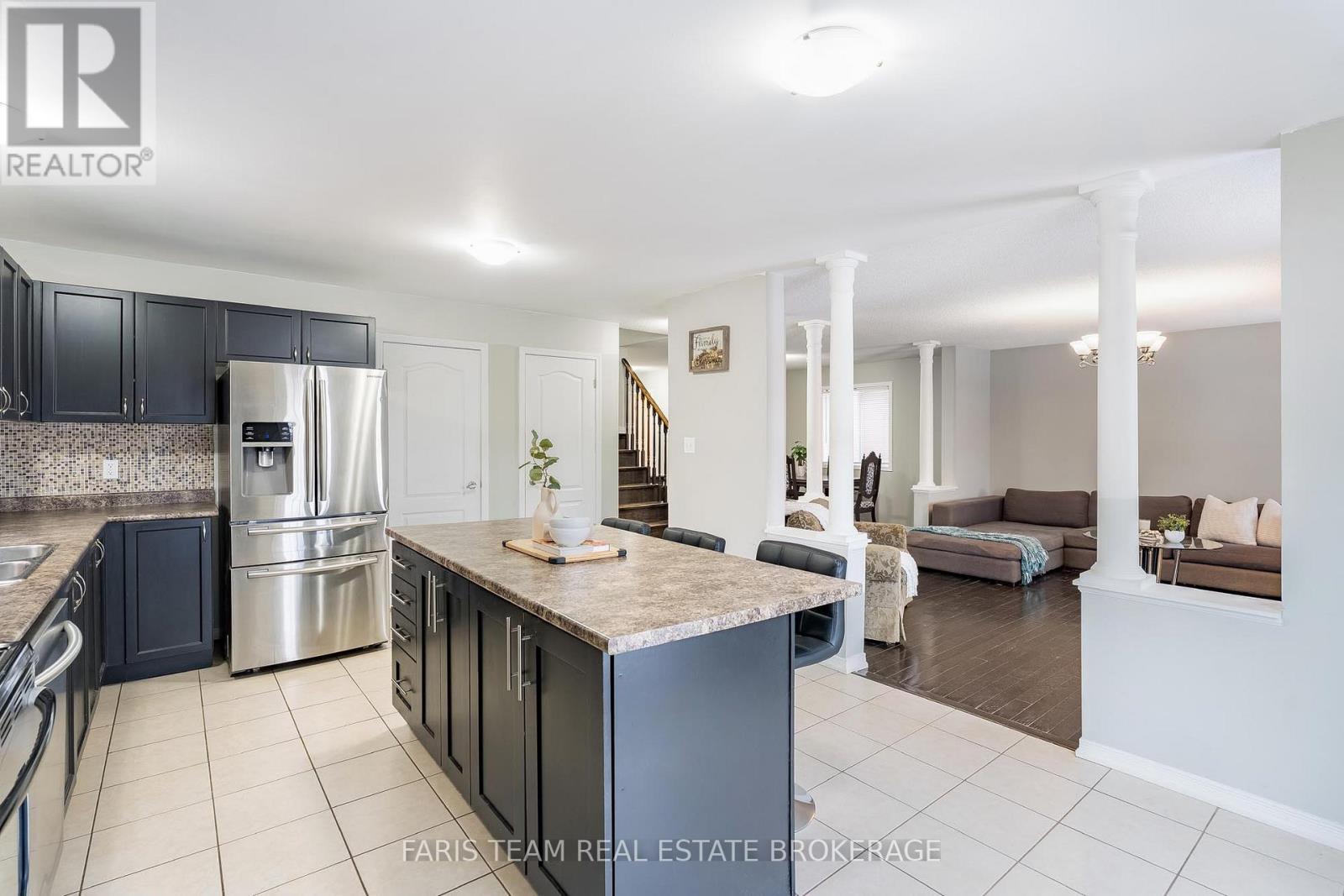 1373 Hunter Street, Innisfil, ON - Indoor Photo Showing Kitchen