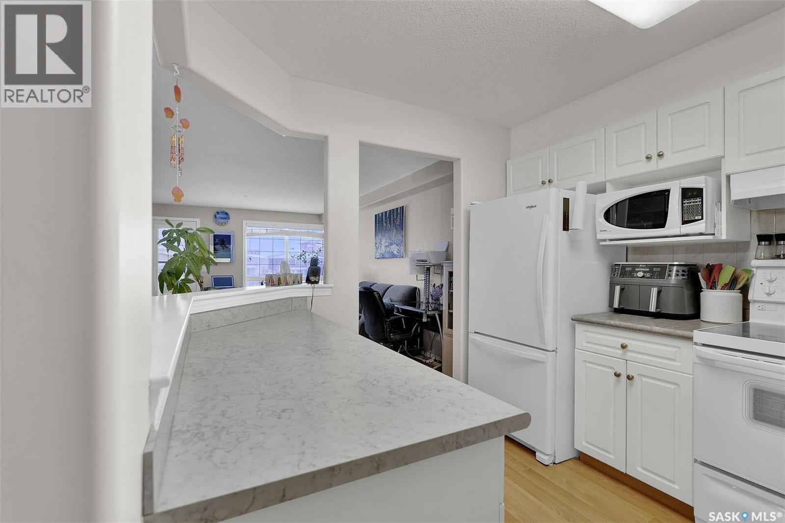 110 2300 Tell Place, Regina, SK - Indoor Photo Showing Kitchen