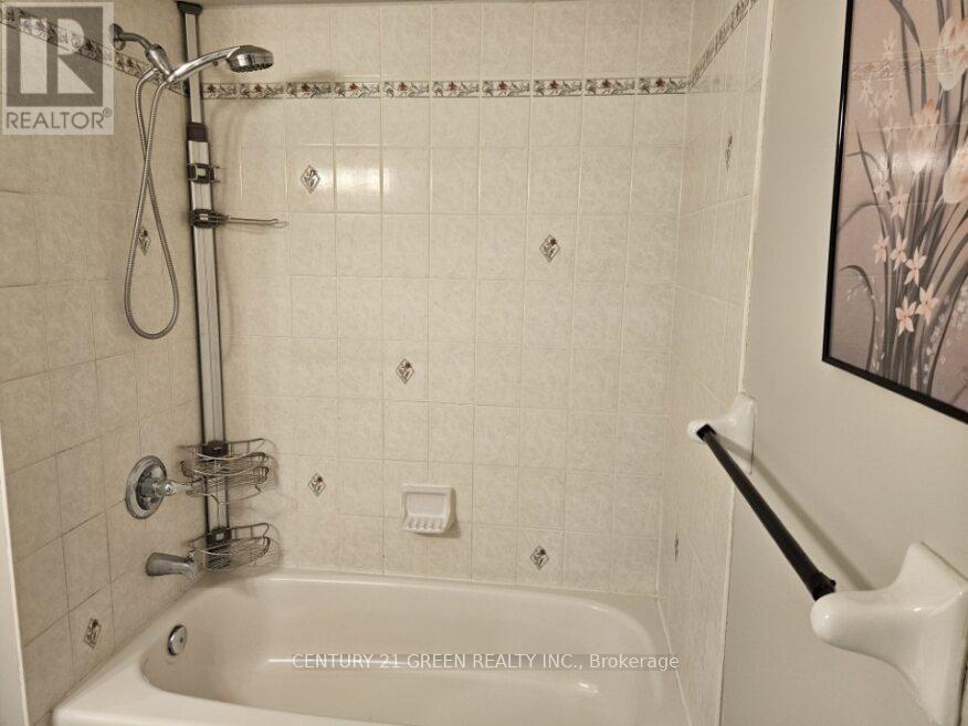 Main & 2Nd Floor - 3299 Cactus Gate, Mississauga, ON - Indoor Photo Showing Bathroom