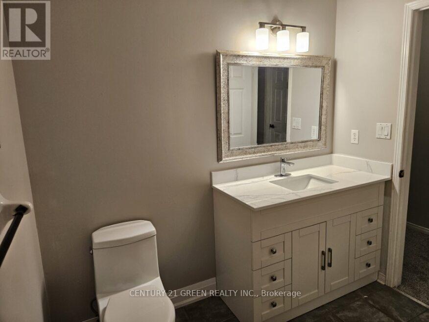 Main & 2Nd Floor - 3299 Cactus Gate, Mississauga, ON - Indoor Photo Showing Bathroom