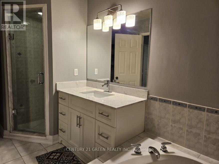 Main & 2Nd Floor - 3299 Cactus Gate, Mississauga, ON - Indoor Photo Showing Bathroom