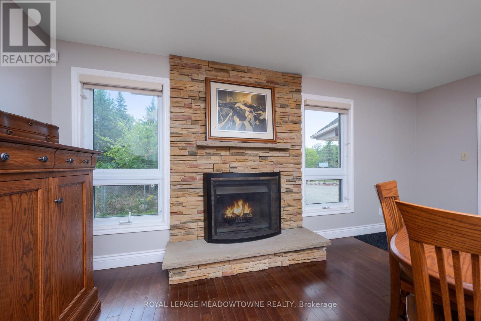 1 Cassidy Lane, Caledon, ON - Indoor Photo Showing Living Room With Fireplace