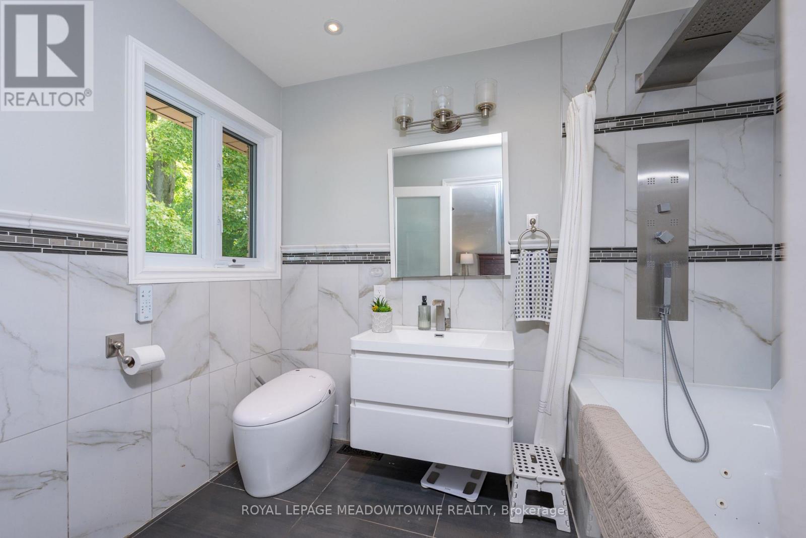 1 Cassidy Lane, Caledon, ON - Indoor Photo Showing Bathroom