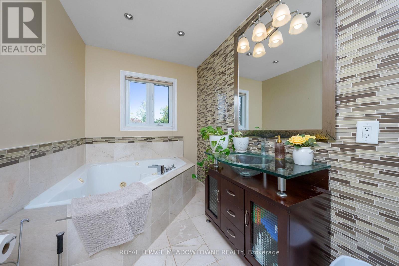 1 Cassidy Lane, Caledon, ON - Indoor Photo Showing Bathroom