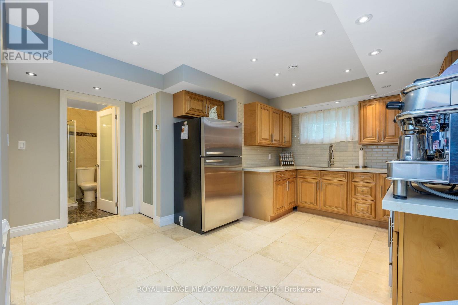 1 Cassidy Lane, Caledon, ON - Indoor Photo Showing Kitchen