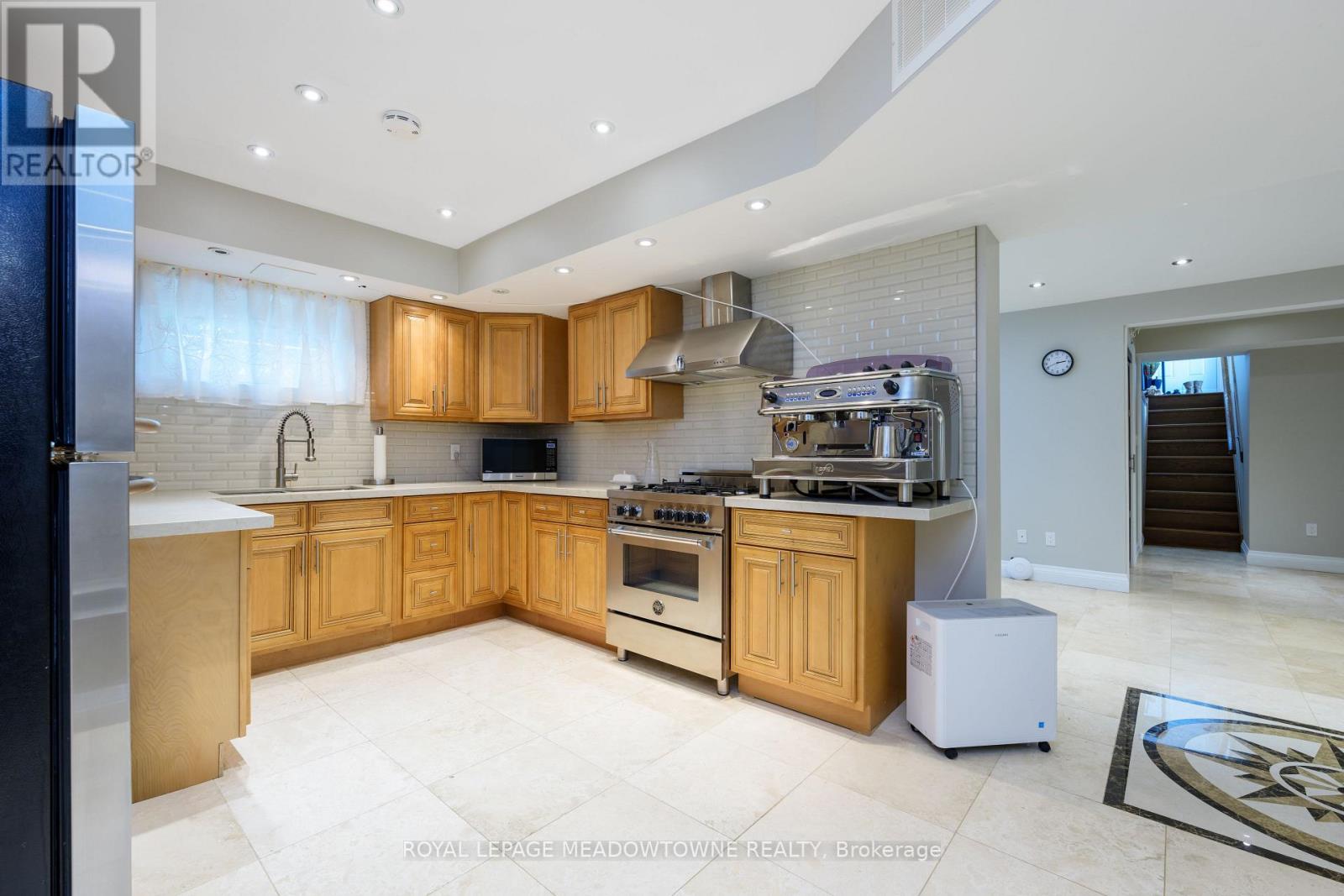 1 Cassidy Lane, Caledon, ON - Indoor Photo Showing Kitchen