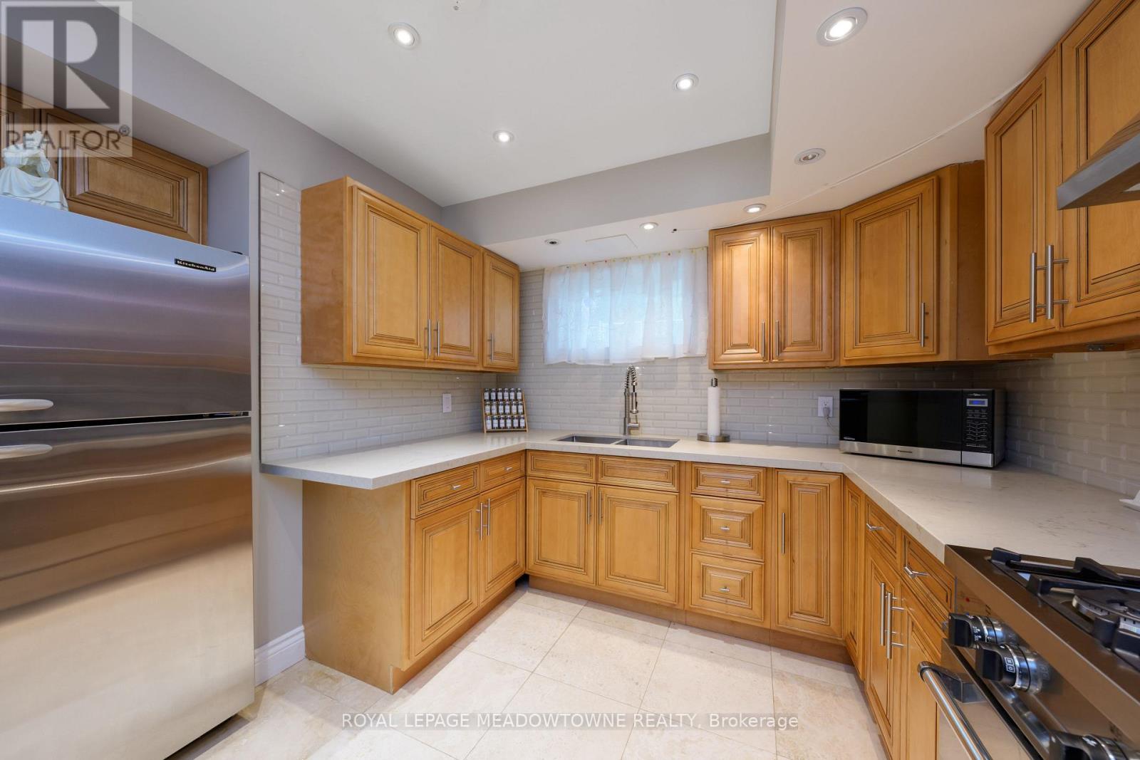 1 Cassidy Lane, Caledon, ON - Indoor Photo Showing Kitchen With Double Sink