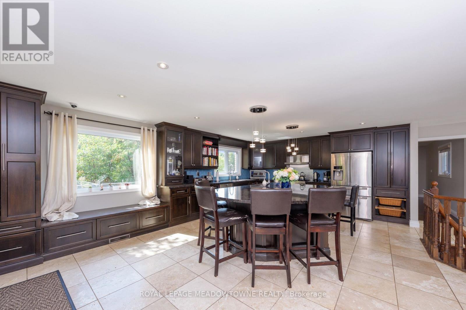 1 Cassidy Lane, Caledon, ON - Indoor Photo Showing Dining Room