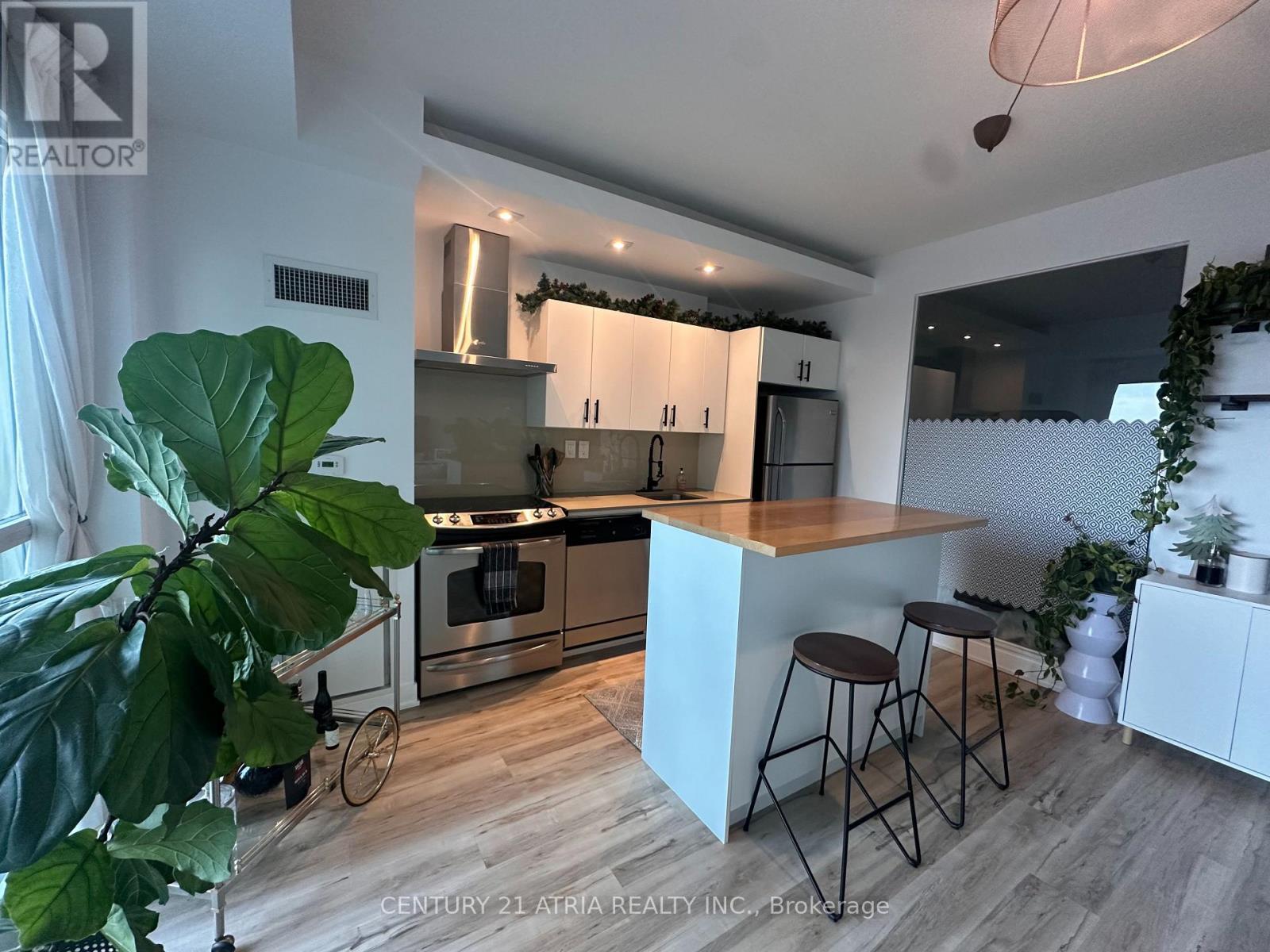 1731 - 165 Legion Road N, Toronto, ON - Indoor Photo Showing Kitchen With Stainless Steel Kitchen