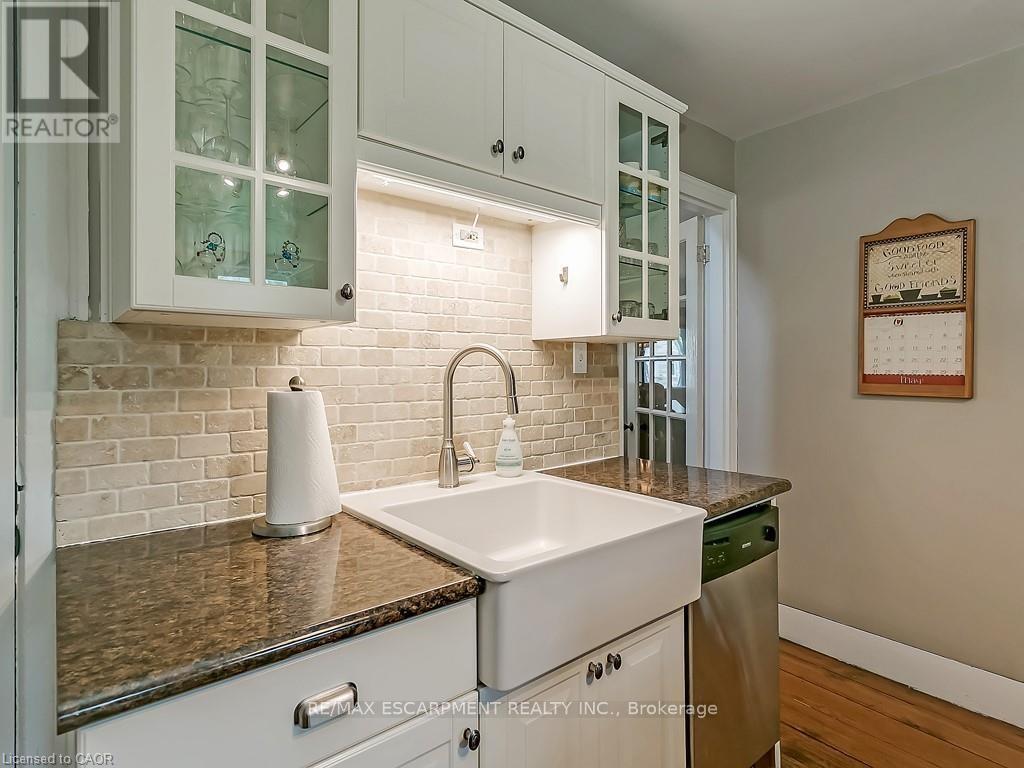491 Pearl Street, Burlington, ON - Indoor Photo Showing Kitchen