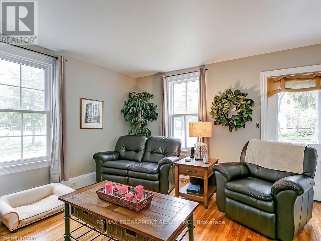 491 Pearl Street, Burlington, ON - Indoor Photo Showing Living Room