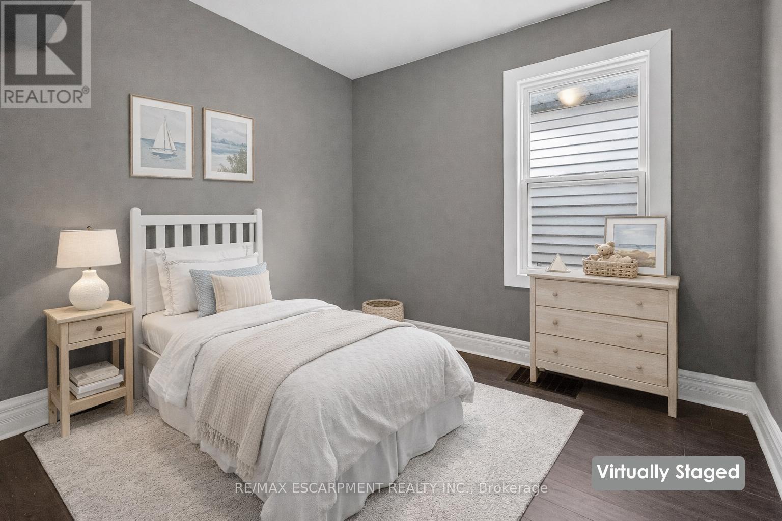 49 Allan Avenue, Hamilton, ON - Indoor Photo Showing Bedroom