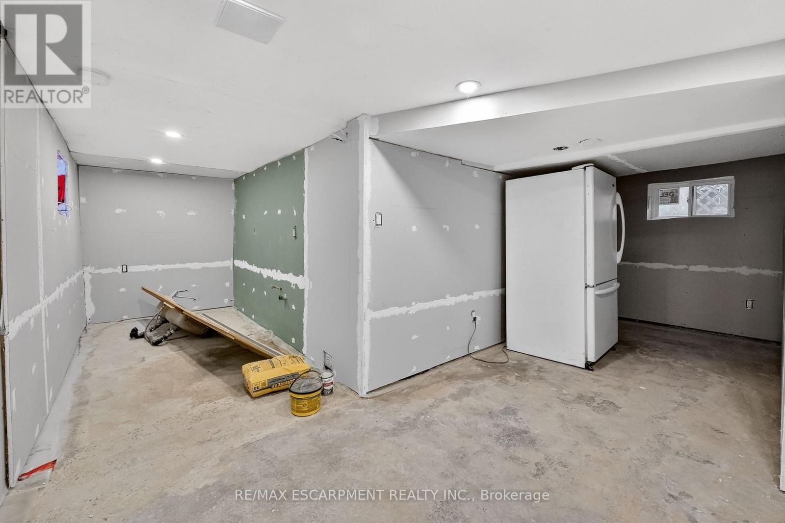 49 Allan Avenue, Hamilton, ON - Indoor