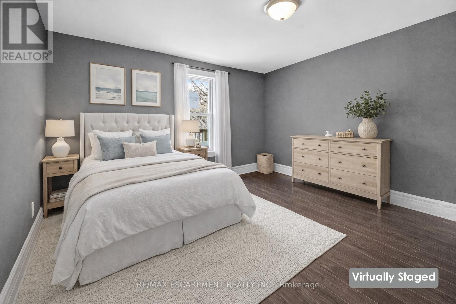 49 Allan Avenue, Hamilton, ON - Indoor Photo Showing Bedroom