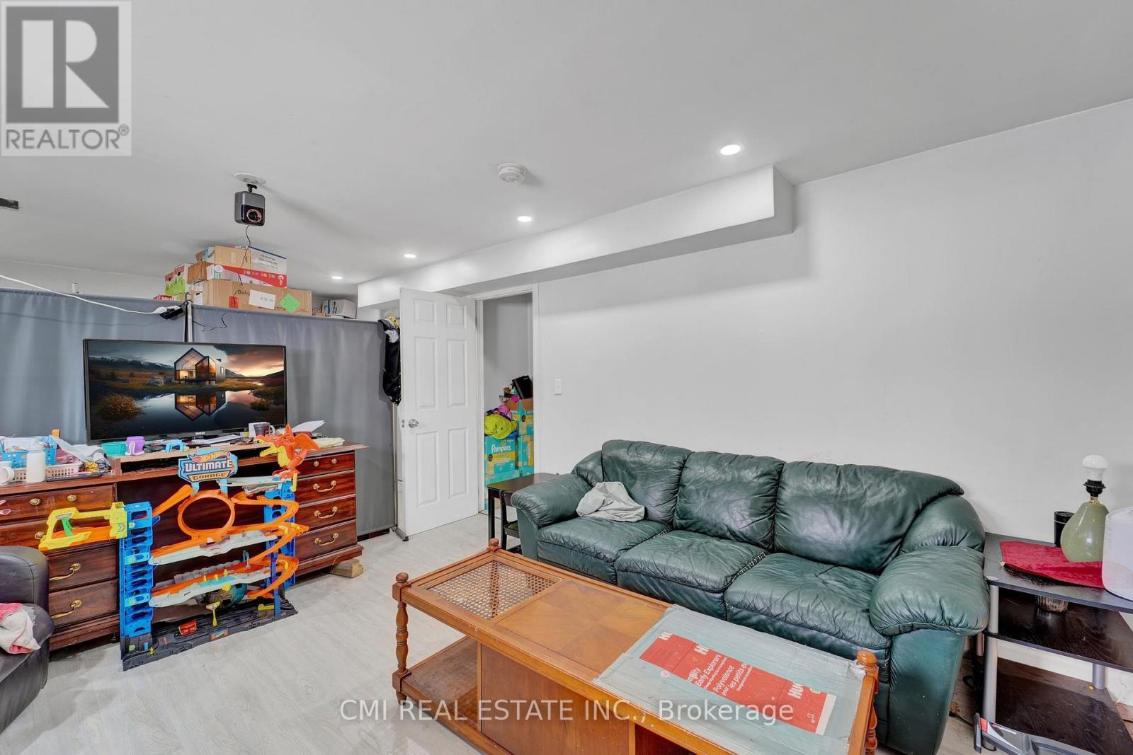 1337 Tudor Crescent, Peterborough, ON - Indoor Photo Showing Living Room