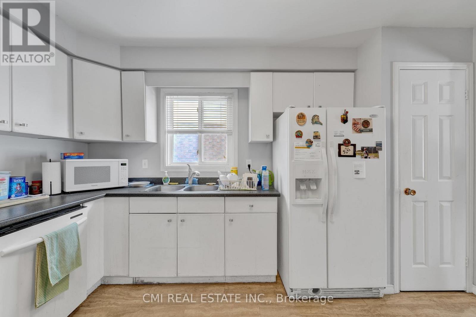 1337 Tudor Crescent, Peterborough, ON - Indoor Photo Showing Kitchen With Double Sink