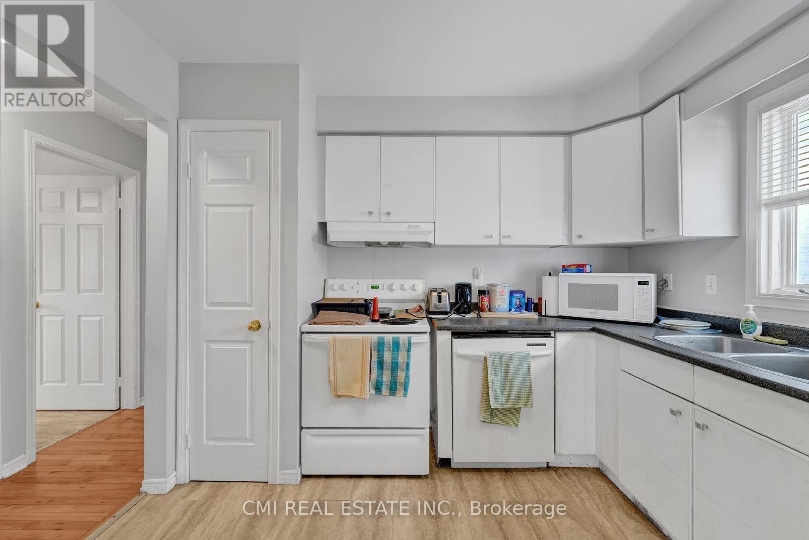 1337 Tudor Crescent, Peterborough, ON - Indoor Photo Showing Kitchen With Double Sink