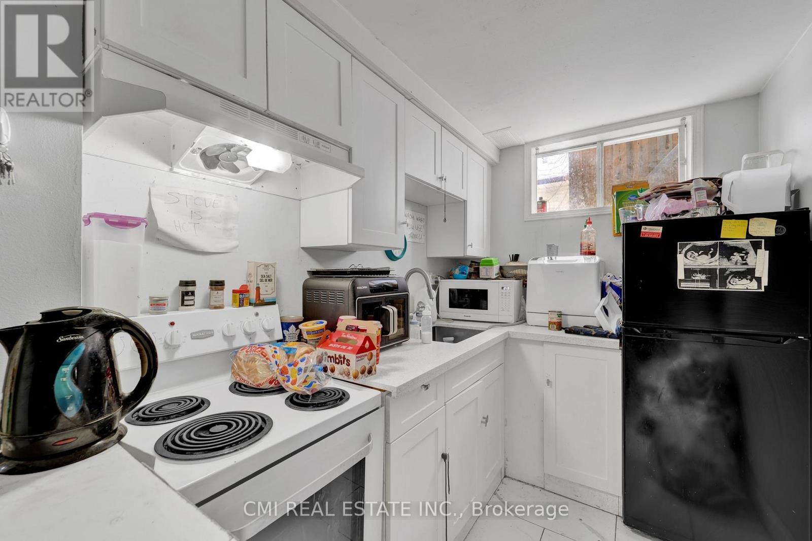1337 Tudor Crescent, Peterborough, ON - Indoor Photo Showing Kitchen