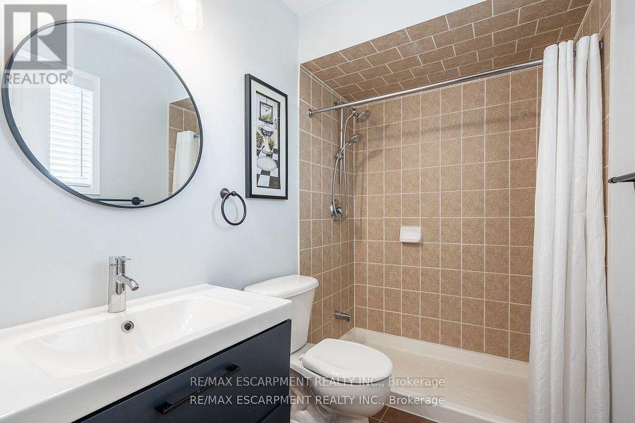 141 Voyager Pass, Hamilton, ON - Indoor Photo Showing Bathroom