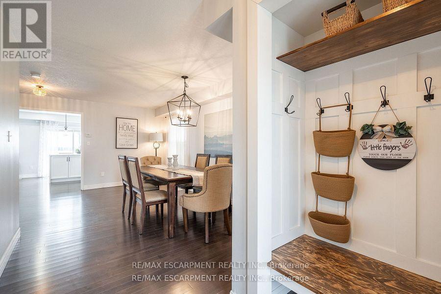 141 Voyager Pass, Hamilton, ON - Indoor Photo Showing Dining Room