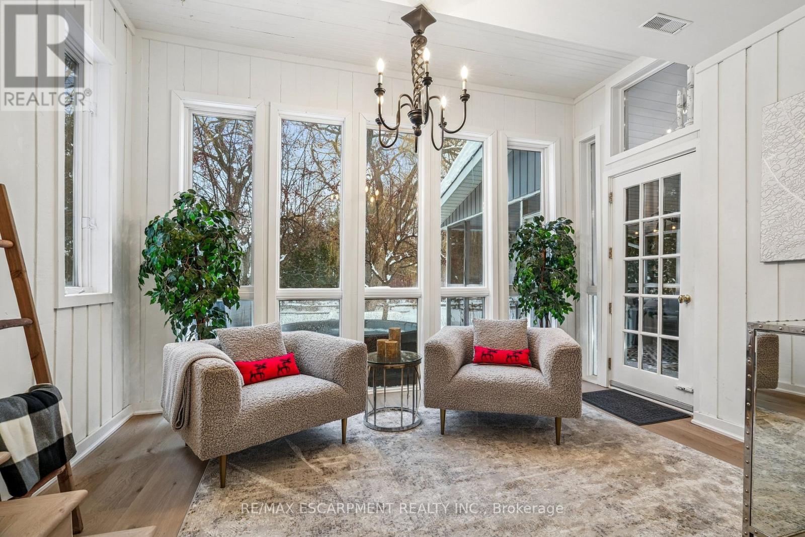 144 Carmichael Crescent, Blue Mountains, ON - Indoor Photo Showing Living Room