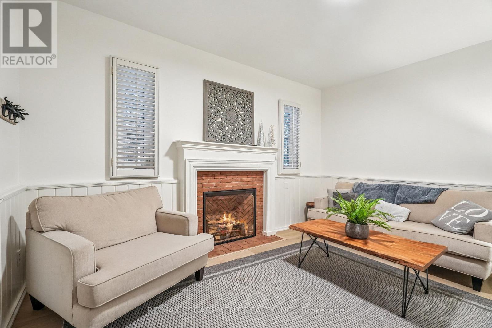 144 Carmichael Crescent, Blue Mountains, ON - Indoor Photo Showing Living Room With Fireplace