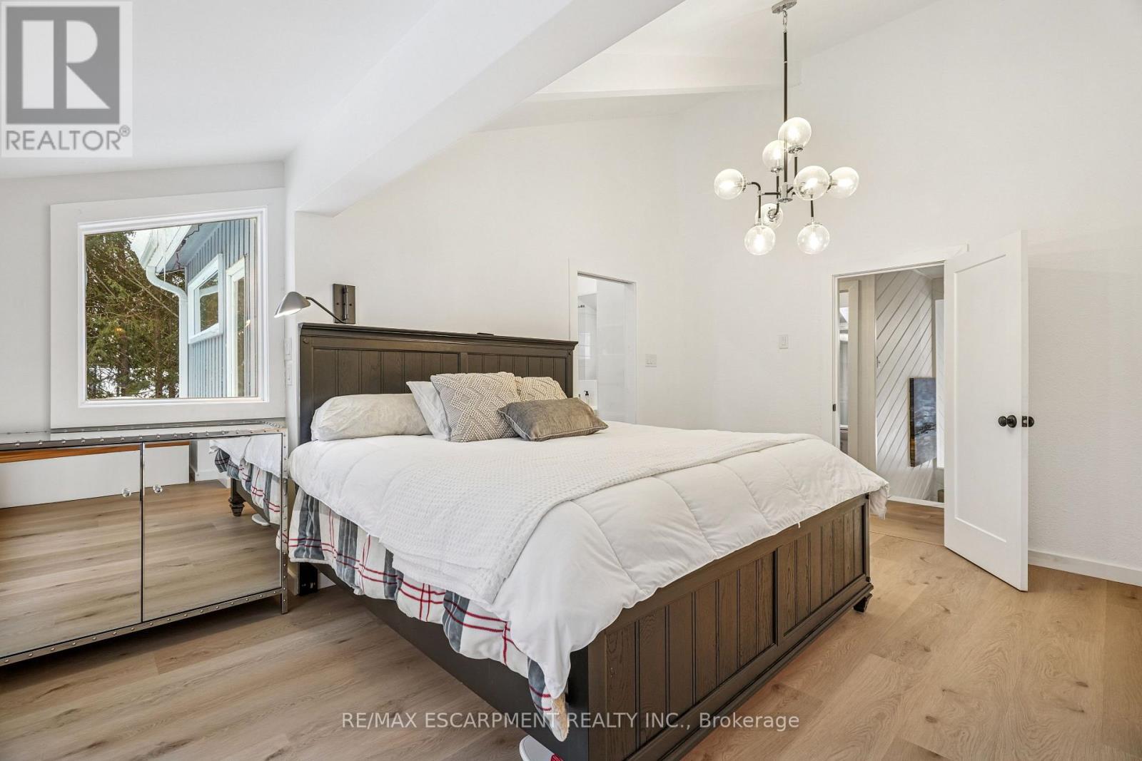 144 Carmichael Crescent, Blue Mountains, ON - Indoor Photo Showing Bedroom