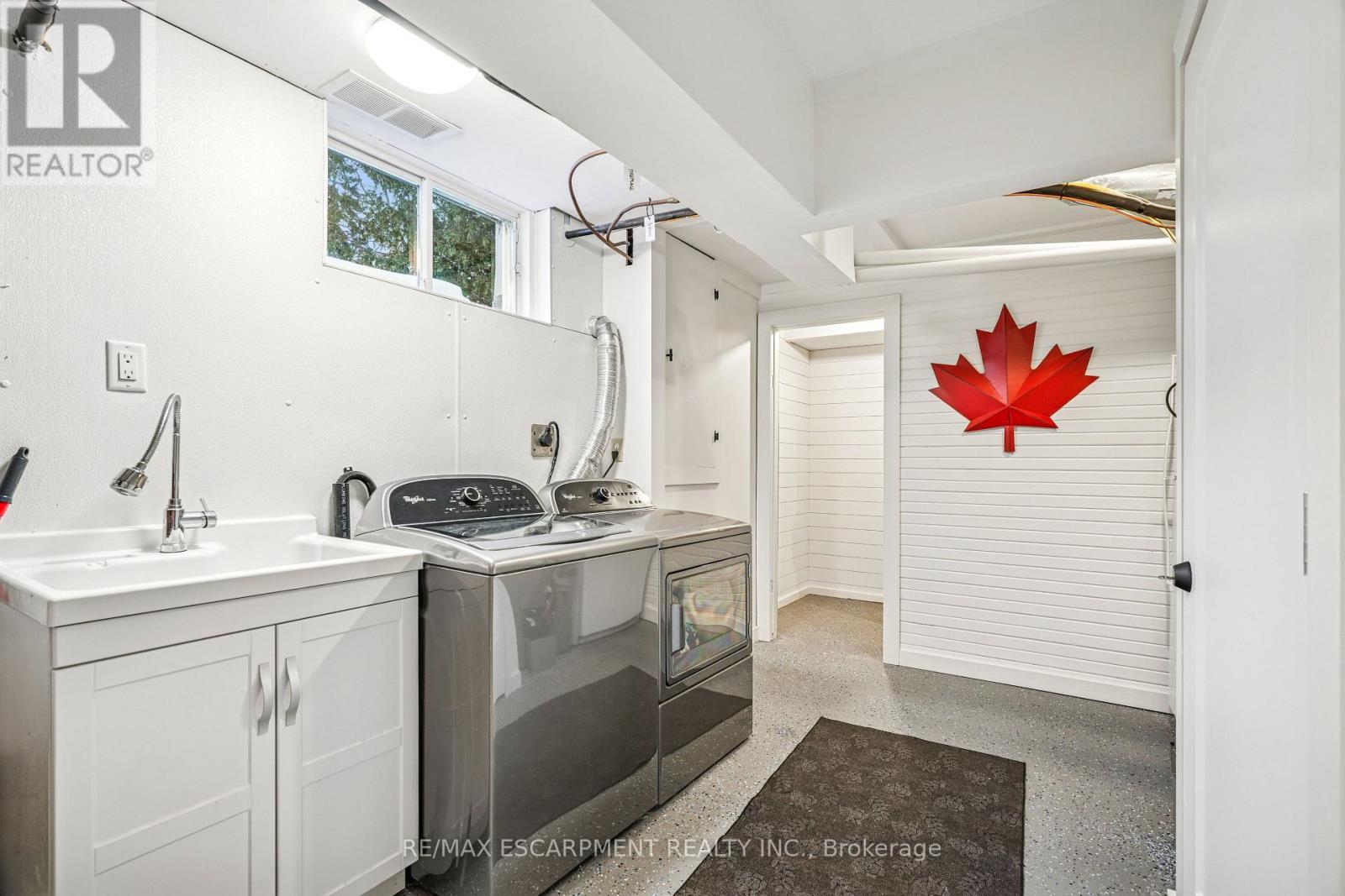 144 Carmichael Crescent, Blue Mountains, ON - Indoor Photo Showing Laundry Room