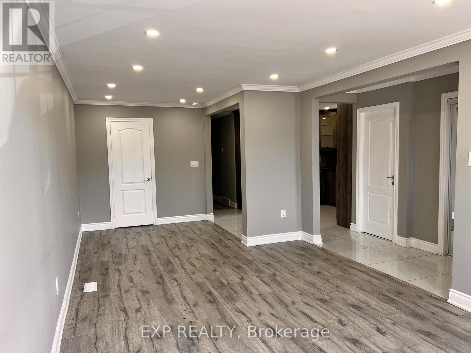 64 Gainsborough Road, Hamilton, ON - Indoor Photo Showing Other Room