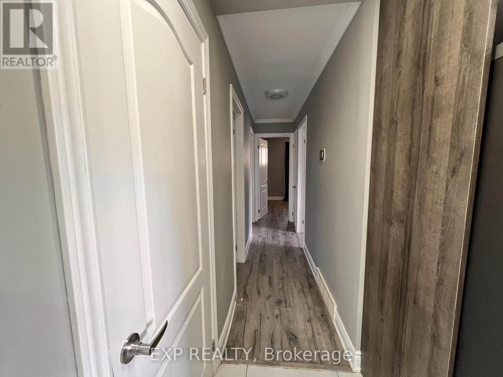 64 Gainsborough Road, Hamilton, ON - Indoor Photo Showing Other Room