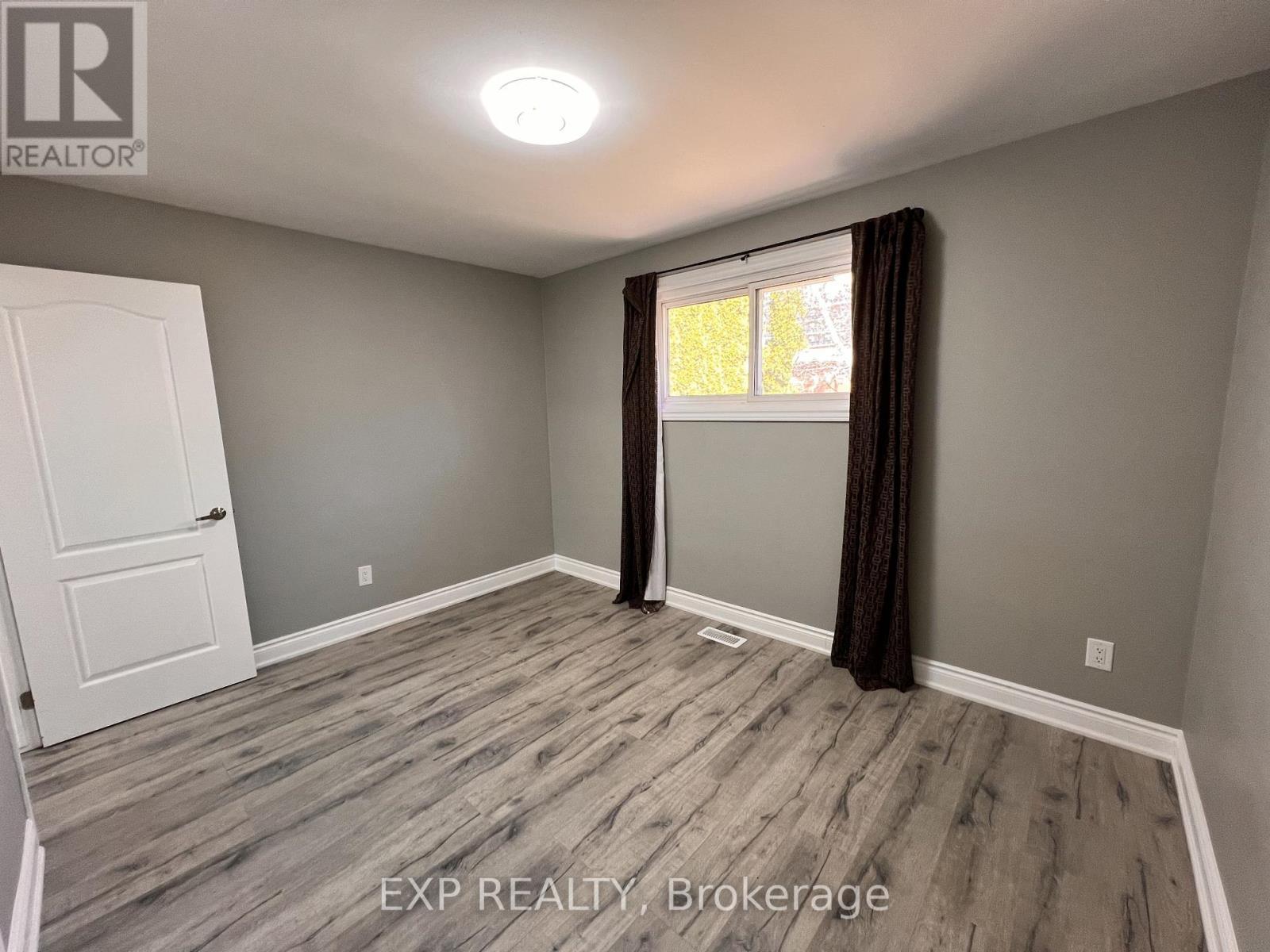 64 Gainsborough Road, Hamilton, ON - Indoor Photo Showing Other Room