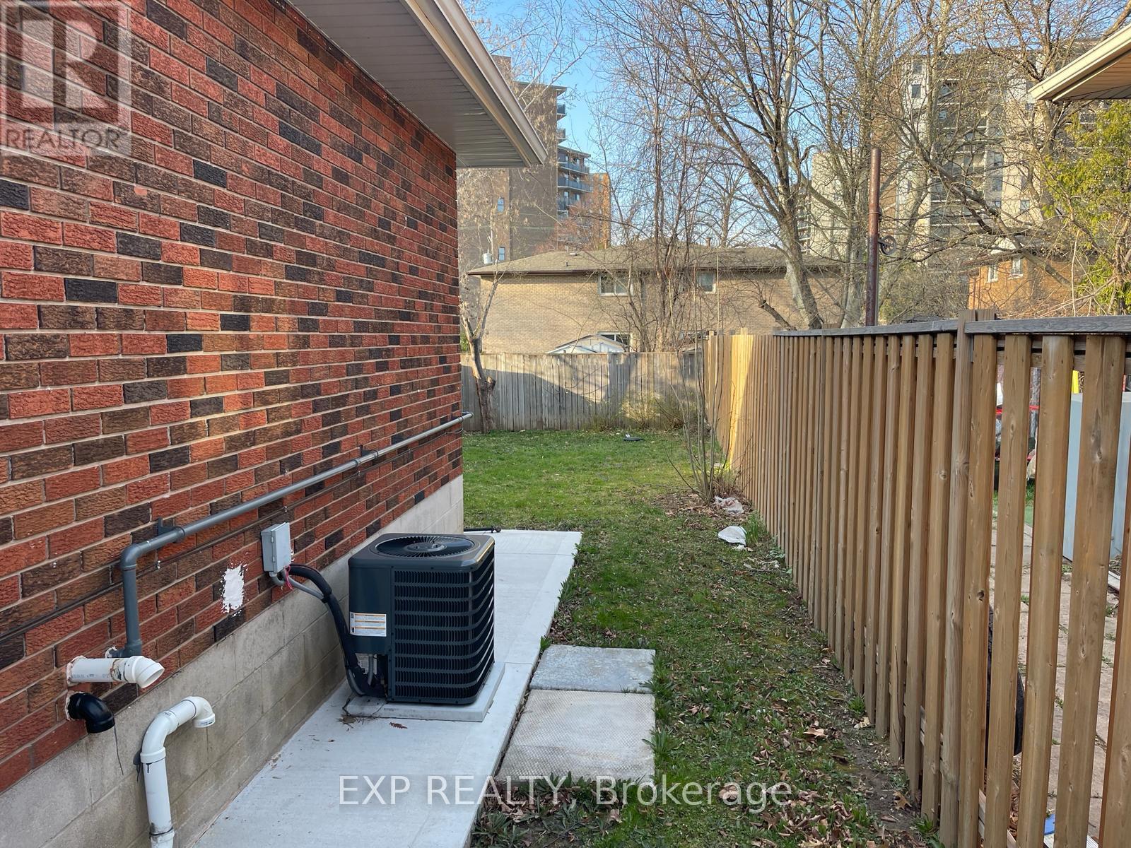 64 Gainsborough Road, Hamilton, ON - Outdoor